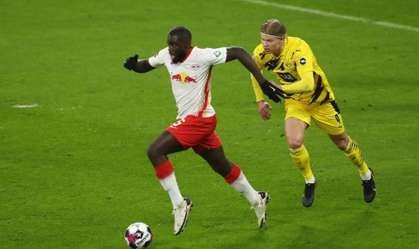 Move insider: Chelsea have ‘clear interest’ in Dayot Upamecano…